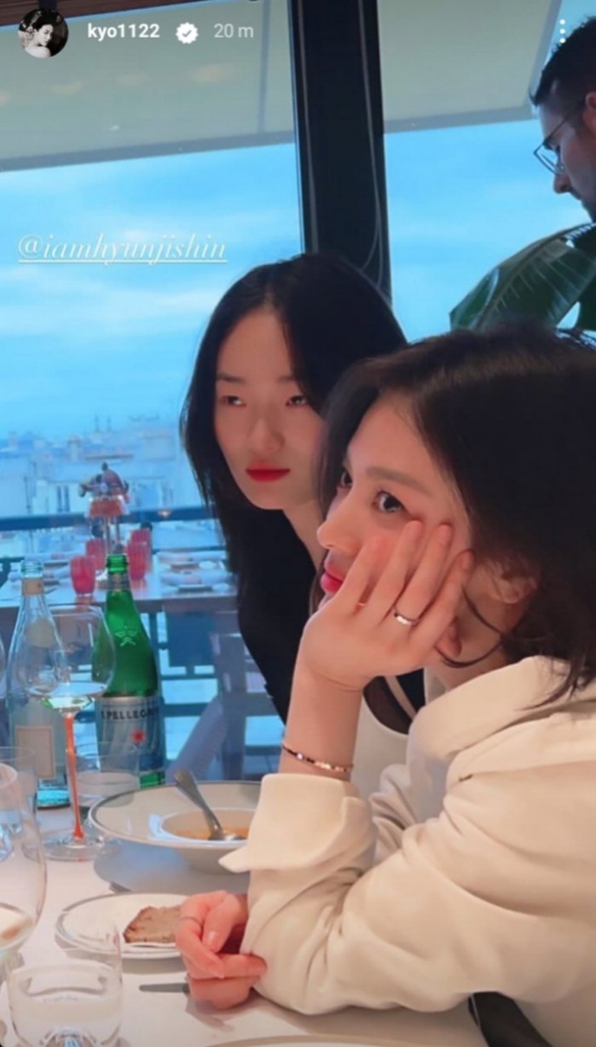 BLACKPINK lộ diện tại Coachella 2023: Rosé có biểu cảm đáng chú ý sau nghi vấn dùng ma túy, Jennie lép vế chiều cao trước bạn thân Song Hye Kyo - Ảnh 3.