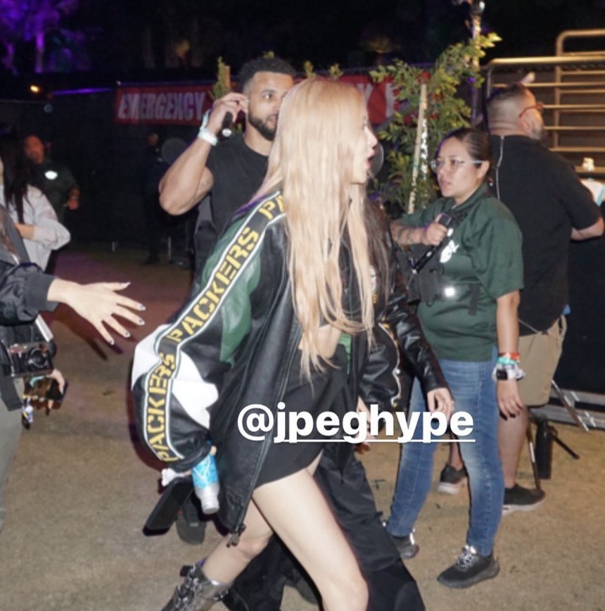 BLACKPINK lộ diện tại Coachella 2023: Rosé có biểu cảm đáng chú ý sau nghi vấn dùng ma túy, Jennie lép vế chiều cao trước bạn thân Song Hye Kyo - Ảnh 1.