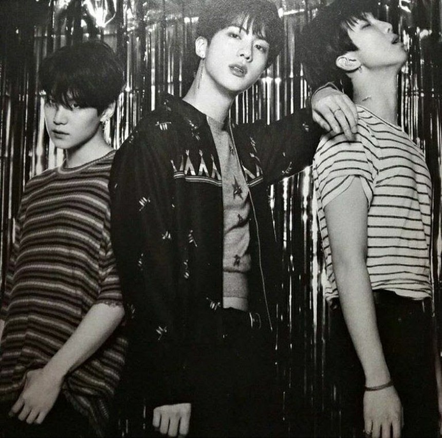 (Đăng Chủ nhật) 4 khoảnh khắc mang tính biểu tượng khi các thành viên BTS diện áo crop top - Ảnh 4.