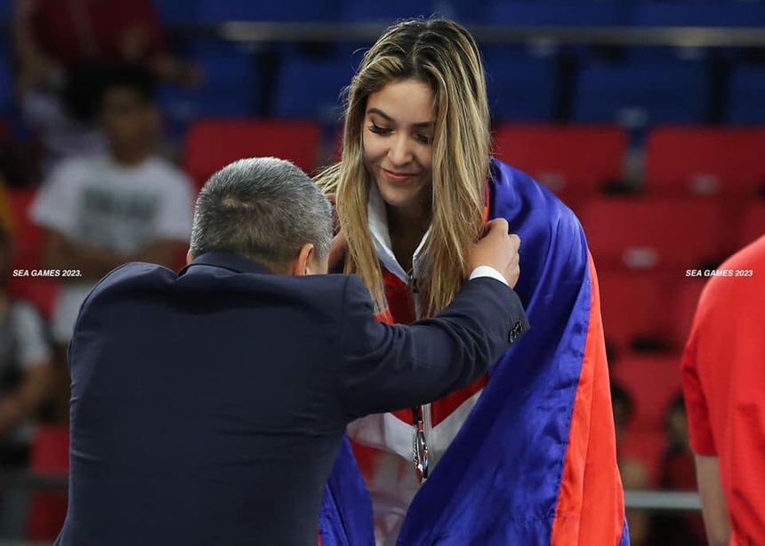 Mỹ nhân SEA Games 32 gây sốt với nhan sắc gây thương nhớ: Bông hồng lai với chiều cao lên tới 1m80 - Ảnh 3.