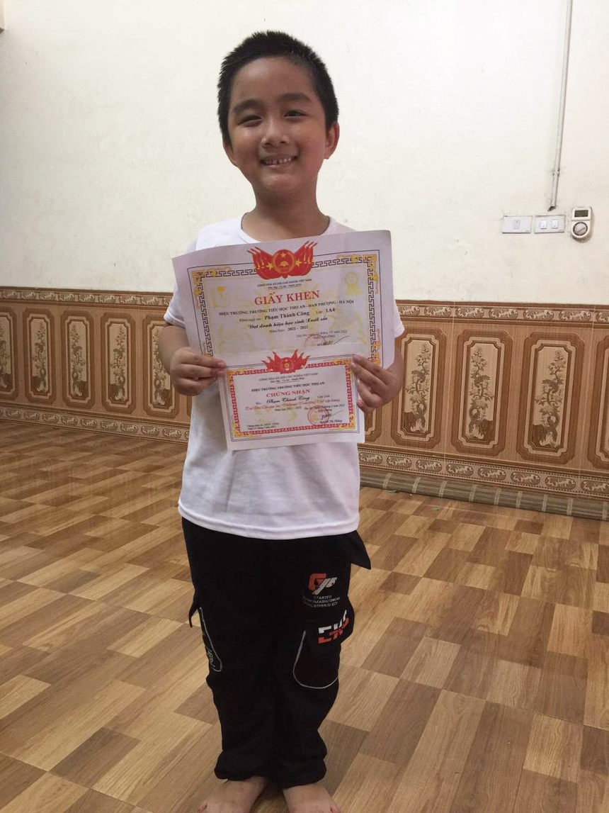 Quen qua mạng, mẹ đơn thân câm điếc được trai tân ngỏ lời yêu, con trai ủng hộ mẹ có hạnh phúc mới - Ảnh 3. Quen qua mạng, mẹ đơn thân câm điếc được trai tân ngỏ lời yêu, con trai ủng hộ mẹ có hạnh phúc mới - Ảnh 3.