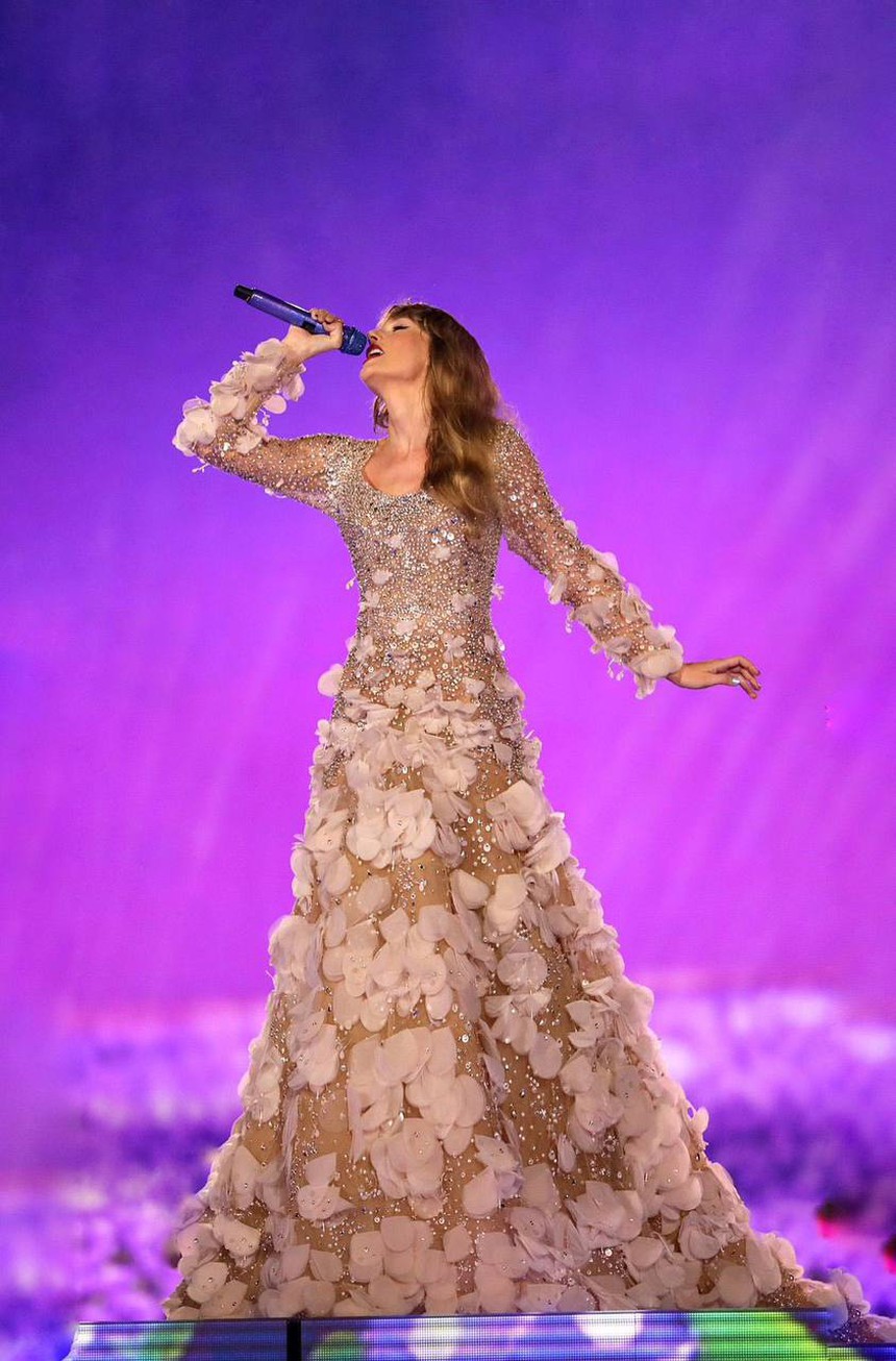 Taylor Swift lần đầu xác nhận việc chia tay bạn trai tại đêm nhạc mới nhất? - Ảnh 2.