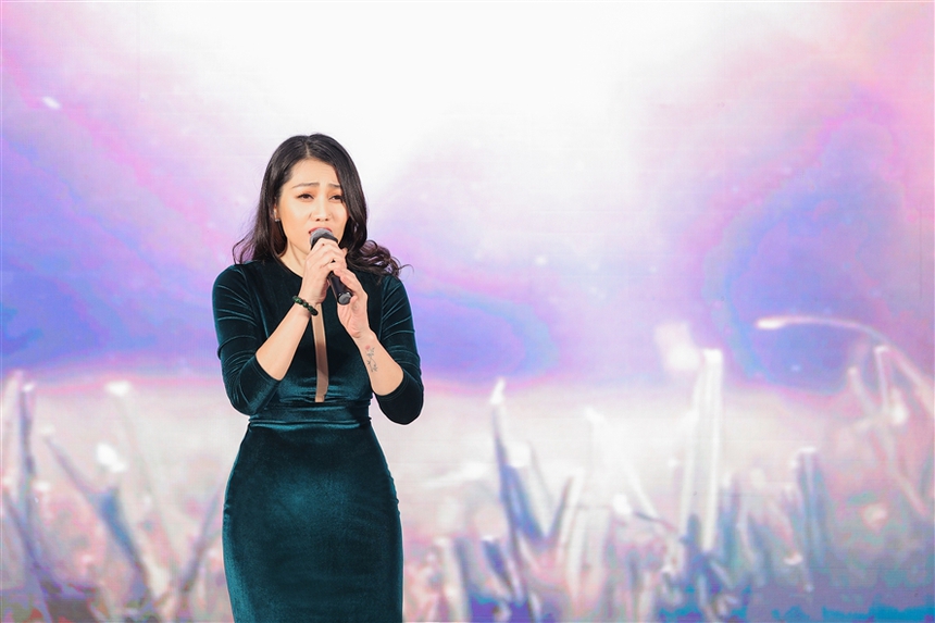 Minh Thu, Tùng Dương mang "hit" triệu view hát mừng Giải báo chí Thông Tấn Xã Việt Nam 2022 - Ảnh 1.