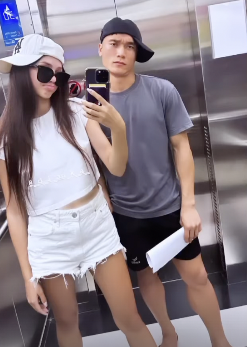 Bùi Tiến Dũng và vợ Tây biến hình lầy lội, tiết lộ không khí gia đình từ khi có con trai - Ảnh 1. Bùi Tiến Dũng và vợ Tây biến hình lầy lội, tiết lộ không khí gia đình từ khi có con trai - Ảnh 1.