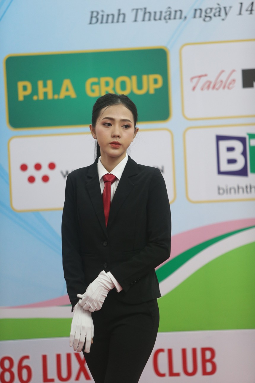 Nữ trọng tài billiards giải Bình Thuận gây sốt với nhan sắc vạn người mê - Ảnh 4.