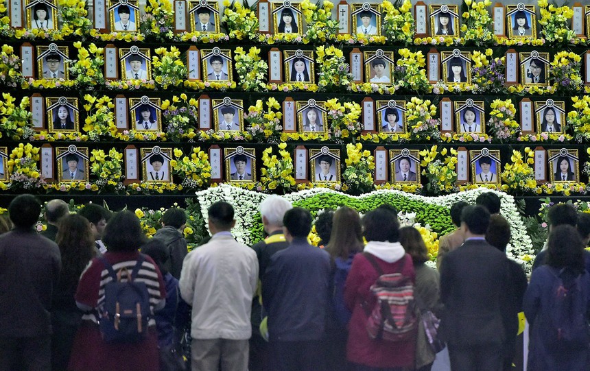 Tròn 9 năm sau thảm họa chìm phà Sewol tồi tệ nhất lịch sử Hàn Quốc, người ở lại vẫn đau đáu chưa thể chấp nhận sự thật đau lòng - Ảnh 5.