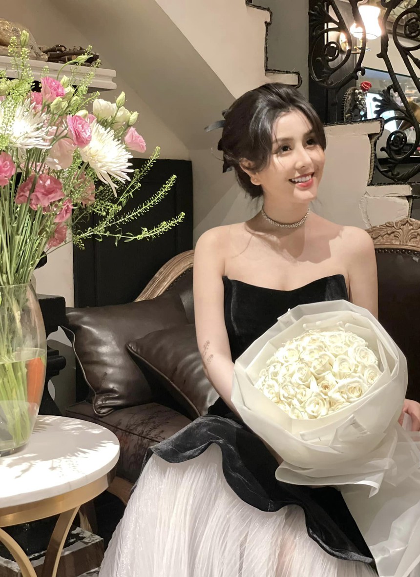 Hot girl từng đọ sắc với Xoài Non cập nhật 'giao diện', nhan sắc lẫn thần thái chẳng kém diễn viên màn bạc - Ảnh 4. Hot girl từng đọ sắc với Xoài Non cập nhật 'giao diện', nhan sắc lẫn thần thái chẳng kém diễn viên màn bạc - Ảnh 4.