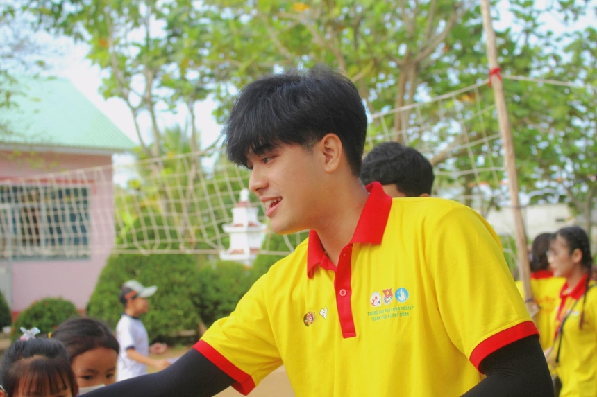 Chân dung nam thanh nữ tú "hot" nhất trường ĐH Công nghiệp: Là Nam vương, Hoa khôi của trường, nhan sắc ngoài đời gây chú ý! - Ảnh 5.