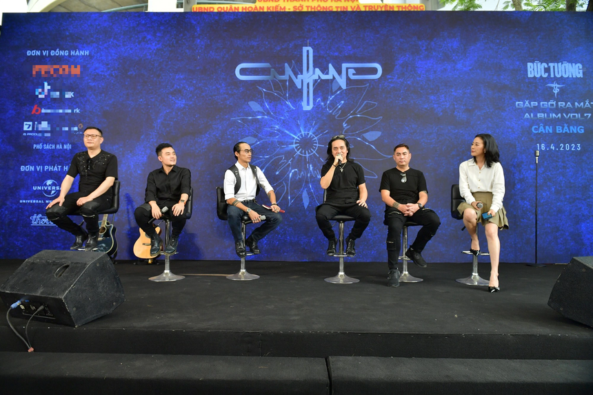 Bức Tường tái xuất, Phạm Anh Khoa tiết lộ gặp khó khăn khi sáng tác vì lấy vợ sớm nên "chưa biết tự do là gì" - Ảnh 1.