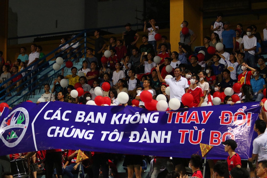 Lời của HLV Kiatisuk bị bóc mẽ, nỗi ám ảnh từ câu ‘đá cho vui’ của bầu Đức có lặp lại với HAGL? - Ảnh 3.