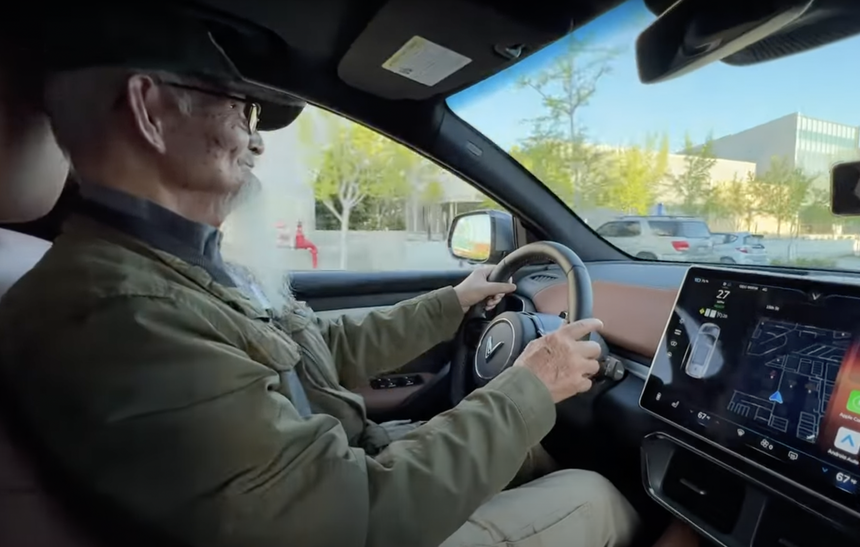 Cụ ông 90 tuổi chống gậy cầm lái VinFast VF 8: ‘Công nghệ như xe Mỹ, vỏ chắc hơn xe Nhật, cách làm thị trường thông minh, khác kiểu Nhật, Hàn’ - Ảnh 5. Cụ ông 90 tuổi chống gậy cầm lái VinFast VF 8: ‘Công nghệ như xe Mỹ, vỏ chắc hơn xe Nhật, cách làm thị trường thông minh, khác kiểu Nhật, Hàn’ - Ảnh 5.