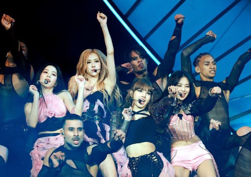 Toàn cảnh BLACKPINK tại Coachella: Live "nuốt mic" liên tục 18 bài hát, lập kỷ lục người xem và hơn thế nữa! - Ảnh 20.