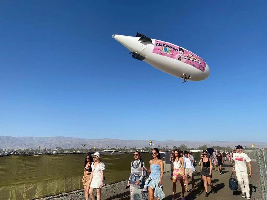 Hé lộ sân khấu Coachella trước giờ G, BLACKPINK xuất hiện hoành tráng bằng trực thăng?  - Ảnh 7.