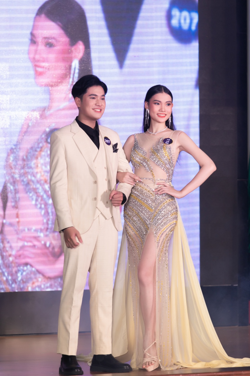 Chân dung cặp trai xinh gái đẹp hot nhất ĐH Công nghiệp TP.HCM hiện tại: Nữ 1m75, nam 1m80 - toàn chân dài "hàng thật giá thật"! - Ảnh 9.