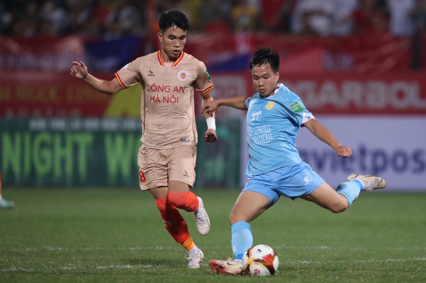 HLV Nam Định khen ngợi tuyển thủ U23 của CAHN - Ảnh 1.