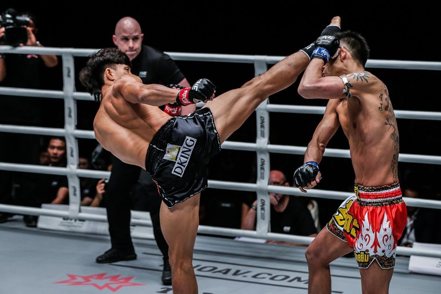 Nguyễn Trần Duy Nhất hạ đo ván nhà vô địch Nhật Bản bằng tuyệt kỹ rồi bất ngờ quỳ gối khiến tất cả sững sờ - Ảnh 5. Nguyễn Trần Duy Nhất hạ đo ván nhà vô địch Nhật Bản bằng tuyệt kỹ rồi bất ngờ quỳ gối khiến tất cả sững sờ - Ảnh 5.