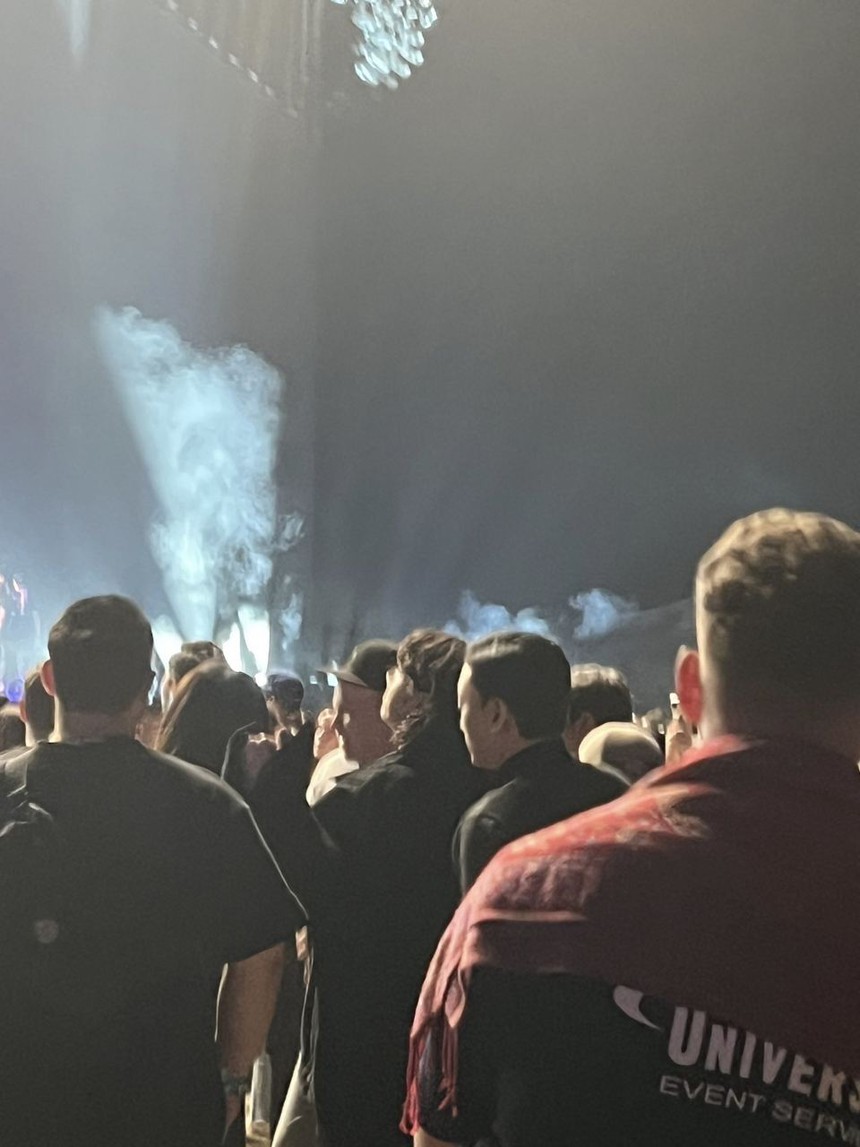 Tranh cãi nóng hổi Coachella 2023: Jungkook (BTS) đến dự cổ vũ đúng thời điểm BLACKPINK diễn, fan khẩu chiến dữ dội truy tìm thực hư - Ảnh 4. Tranh cãi nóng hổi Coachella 2023: Jungkook (BTS) đến dự cổ vũ đúng thời điểm BLACKPINK diễn, fan khẩu chiến dữ dội truy tìm thực hư - Ảnh 4.