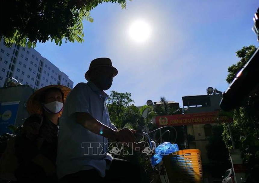 Hầu hết các khu vực có chỉ số tia cực tím gây hại rất cao - Ảnh 1.