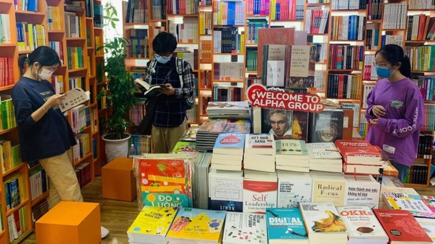 Chào tuần mới: 'Món nợ' văn hóa đọc - Ảnh 1.
