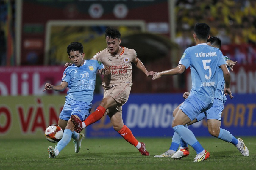 Kết quả vòng 7 V-League 2023: CAHN thắng tưng bừng Nam Định, Bình Dương ngụp lặn ở đáy BXH - Ảnh 1.