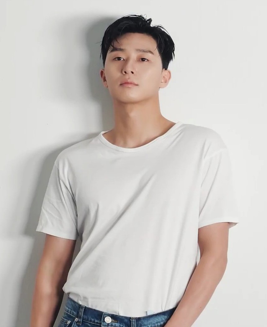 "Tổng tài" Park Seo Joon tiết lộ bí quyết để có chiều cao 1m85: Từ nhỏ đã bị bố bắt tập luyện môn thể dục này - Ảnh 2. "Tổng tài" Park Seo Joon tiết lộ bí quyết để có chiều cao 1m85: Từ nhỏ đã bị bố bắt tập luyện môn thể dục này - Ảnh 2.