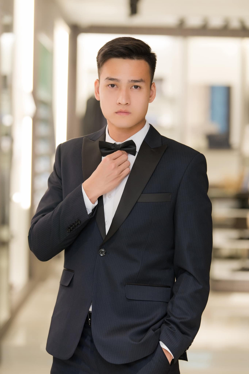 Bùi Hoàng Việt Anh lộ góc nghiêng thần thánh, được fan ví sống mũi thẳng như cầu trượt - Ảnh 7. Bùi Hoàng Việt Anh lộ góc nghiêng thần thánh, được fan ví sống mũi thẳng như cầu trượt - Ảnh 7.