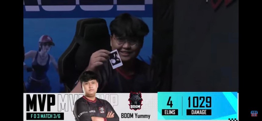 Vừa đạt MVP, nam tuyển thủ lập tức có hành động khiến hàng nghìn người xem trực tiếp 'ức chế' - Ảnh 2. Vừa đạt MVP, nam tuyển thủ lập tức có hành động khiến hàng nghìn người xem trực tiếp 'ức chế' - Ảnh 2.