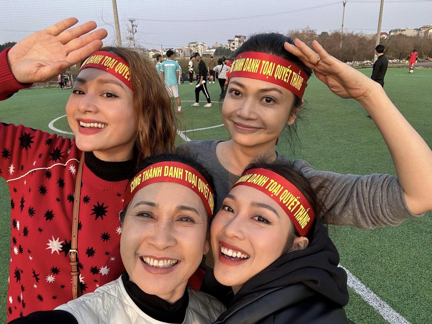 Chiêm ngưỡng nhan sắc "hội phụ nữ" trong Gia đình mình vui bất thình lình - Ảnh 2.