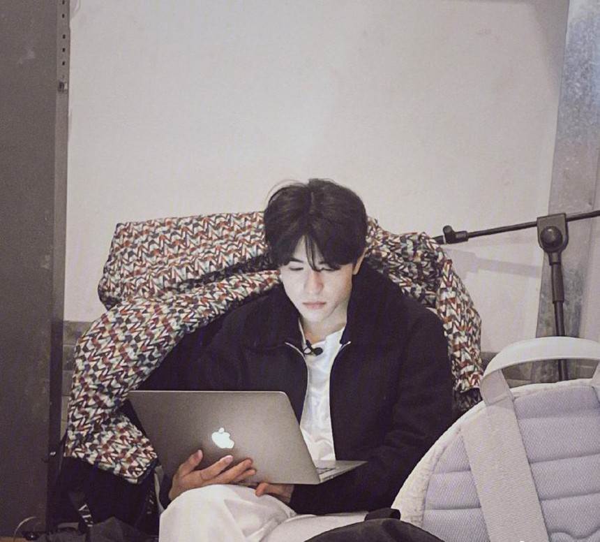 Trai đẹp xứ Thái của INTO1 thông thạo 4 thứ tiếng, gây bất ngờ với điểm HSK5 và đỗ 2 trường đại học nghệ thuật hàng đầu Trung Quốc - Ảnh 4.