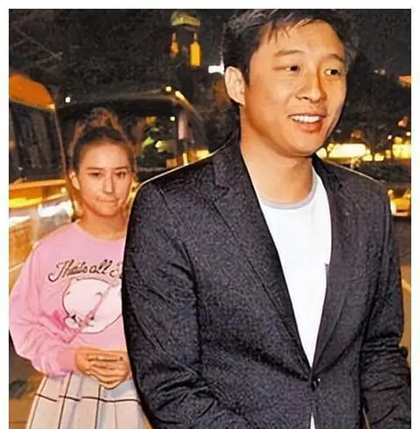 Thiên kim xinh đẹp nhất của Vua sòng bài Macau: Thuở nhỏ cứ ngỡ nhà mình nghèo, lớn lên lại phiền muộn vì nhà giàu, tìm thấy bến đỗ với nam tài tử hào hoa - Ảnh 6. Thiên kim xinh đẹp nhất của Vua sòng bài Macau: Thuở nhỏ cứ ngỡ nhà mình nghèo, lớn lên lại phiền muộn vì nhà giàu, tìm thấy bến đỗ với nam tài tử hào hoa - Ảnh 6.