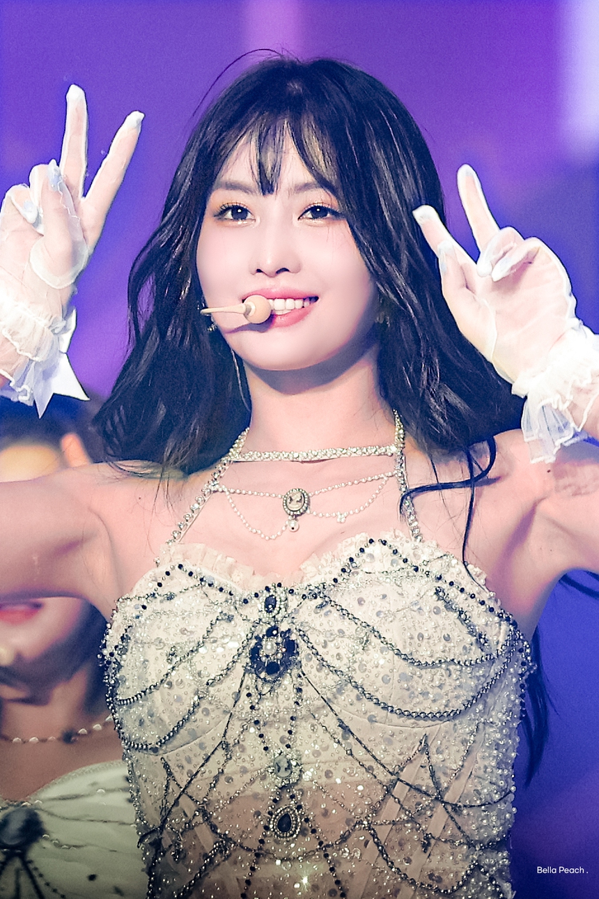 Thành viên TWICE múa cột cực nóng bỏng, so về độ quyến rũ có hơn Lisa (BLACKPINK)? - Ảnh 6.