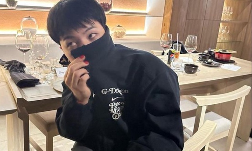 G-Dragon Big Bang thu hút sự chú ý với những bức ảnh ngẫu hứng về cuộc sống hàng ngày trên MXH - Ảnh 3. G-Dragon Big Bang thu hút sự chú ý với những bức ảnh ngẫu hứng về cuộc sống hàng ngày trên MXH - Ảnh 3.