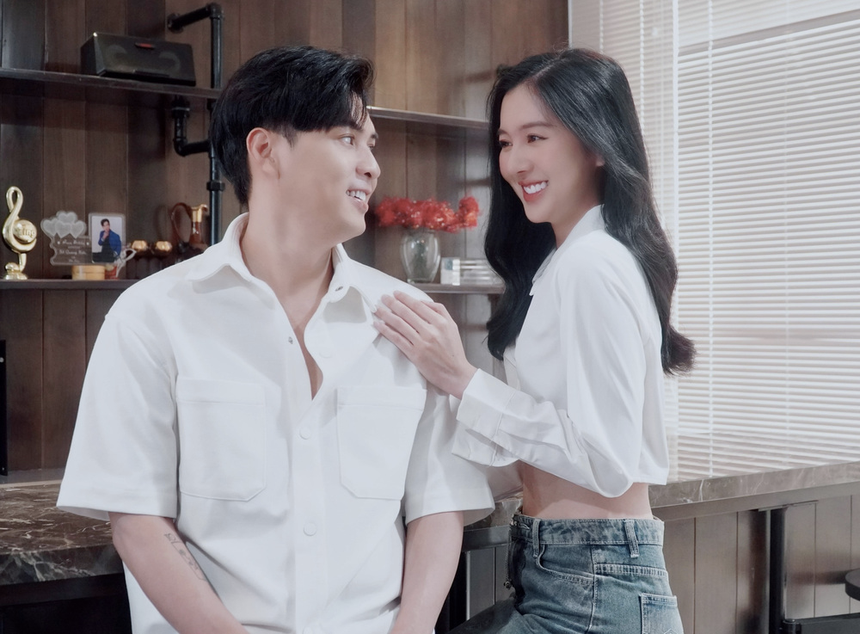 Chân dung bạn gái kém 14 tuổi của Hồ Quang Hiếu, 'bốc lửa' không kém Bảo Anh - Ảnh 1.