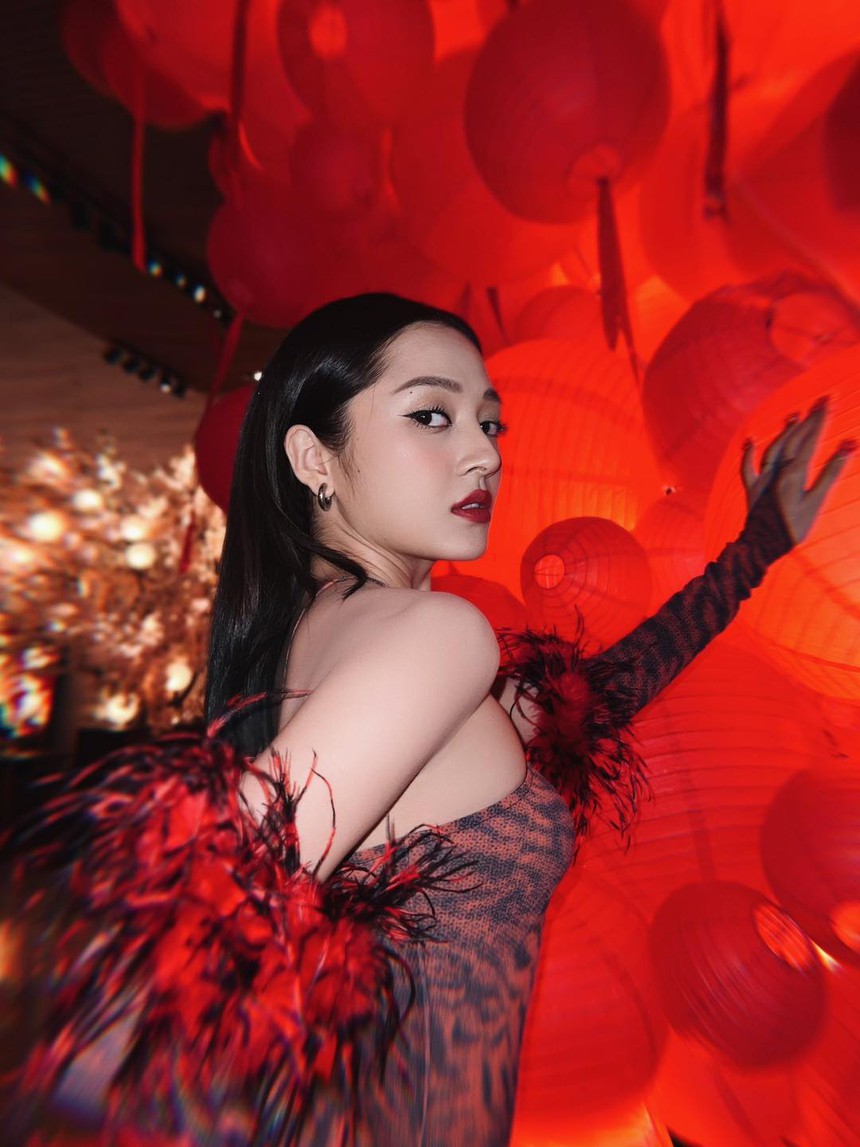 Chân dung bạn gái kém 14 tuổi của Hồ Quang Hiếu, 'bốc lửa' không kém Bảo Anh - Ảnh 6.