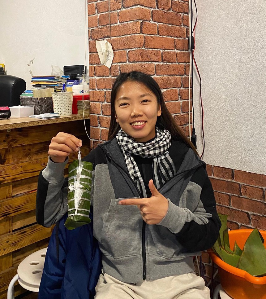 Nhờ Huỳnh Như, bạn bè thế giới biết đến bánh tét Trà Vinh. Ảnh: FBNV