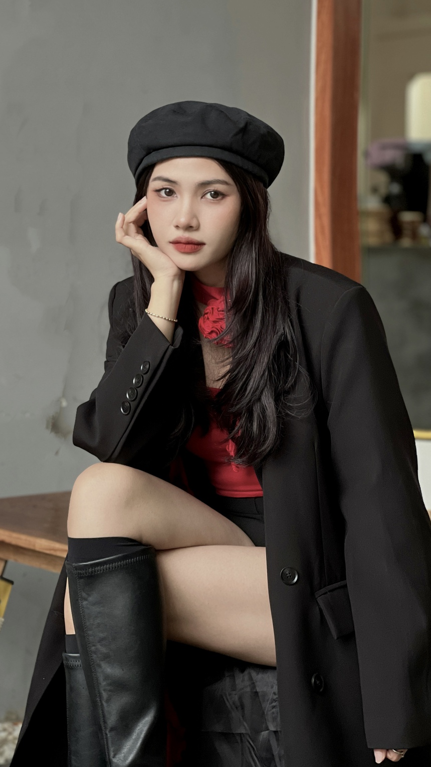 Cô giáo tiểu học hot nhất TikTok vì vừa xinh vừa mặc đẹp, đáp trả thông minh khi bị hỏi "suốt ngày lo váy vóc chắc dạy chẳng ra gì" - Ảnh 2.