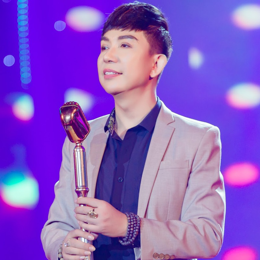 Long Nhật: Trong người lúc nào cũng có cây son, hộp phấn, từ bỏ "Bà Tám showbiz" để sống bình yên - Ảnh 1.