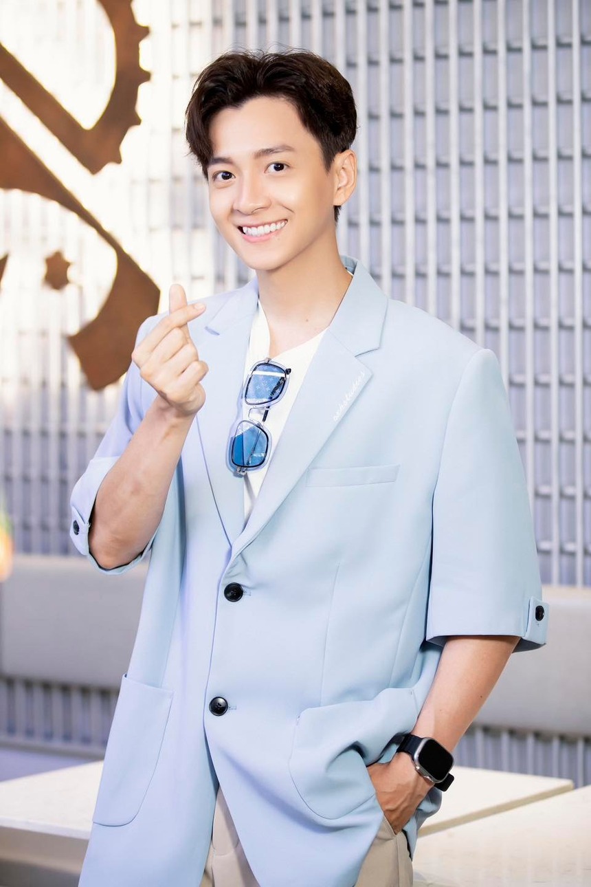 Ngô Kiến Huy không dám nhận 'hack tuổi' khi đứng cạnh nam thần này - Ảnh 4.