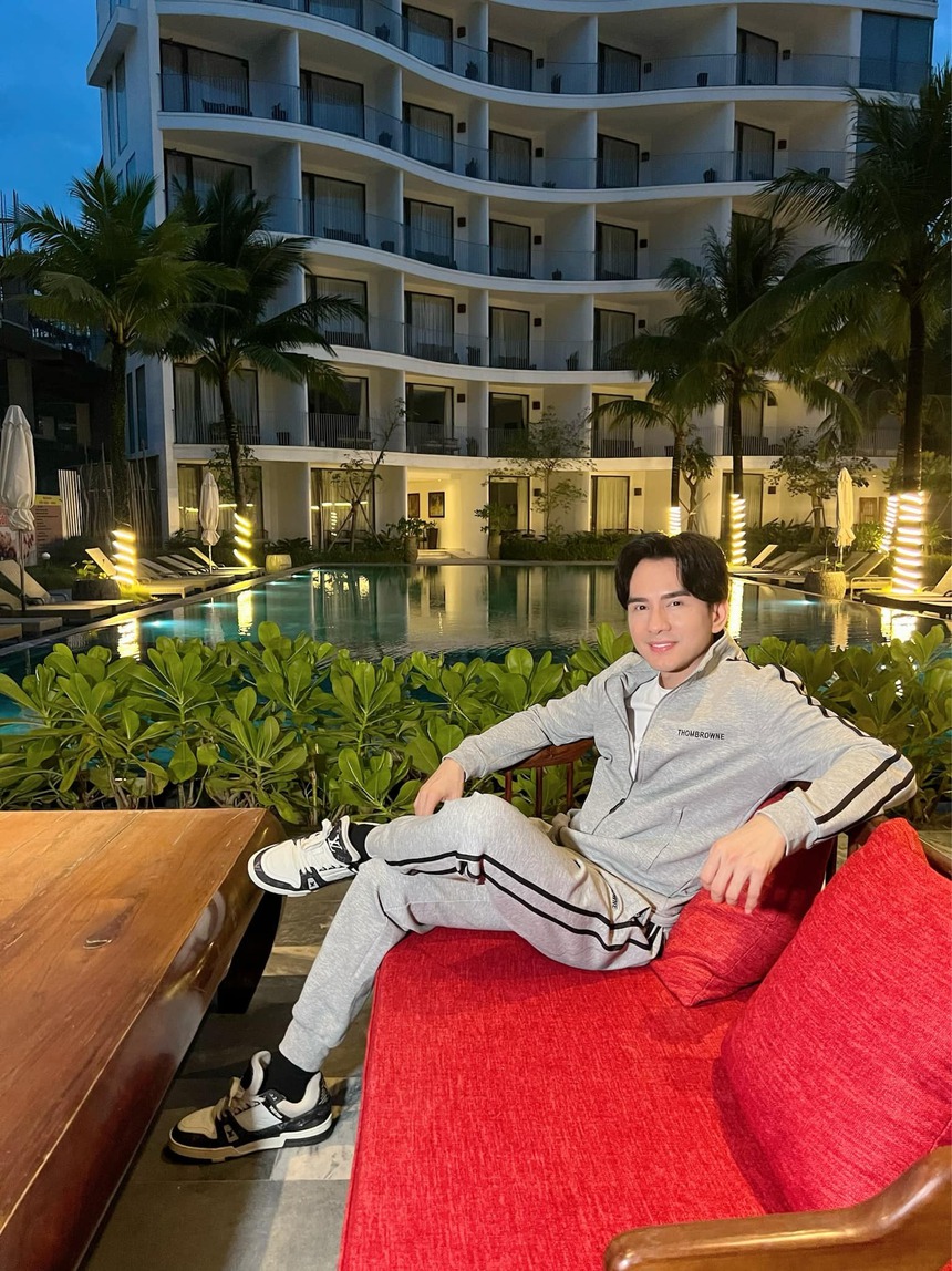 Ngô Kiến Huy không dám nhận 'hack tuổi' khi đứng cạnh nam thần này - Ảnh 7.