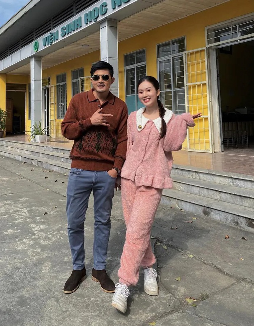 Ngọc Anh: Từ bác sĩ nhu mì hóa 'trà xanh' trong ‘Gia đình mình vui bất thình lình’ - Ảnh 3.