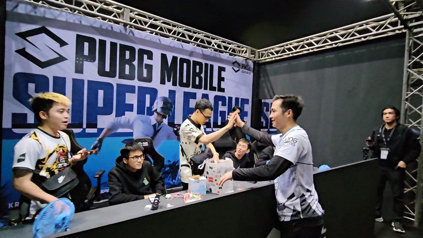 Chơi cống hiến, thi đấu bùng nổ ở đấu trường quốc tế, tuyển thủ Việt nhận cơn mưa lời khen - Ảnh 1.