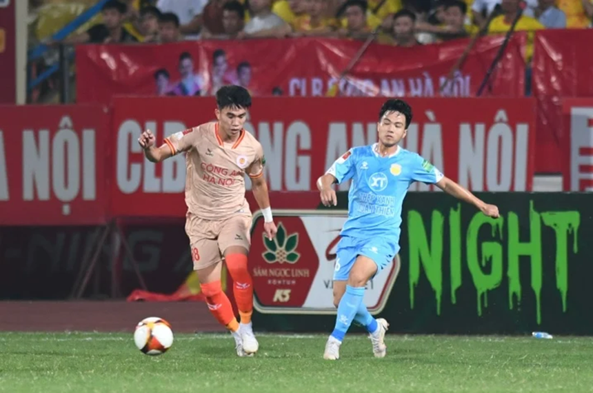 Văn Đô liên tục ghi bàn ở V-League sau khi chuyển sang dùng mẫu giày dành cho cầu thủ nữ