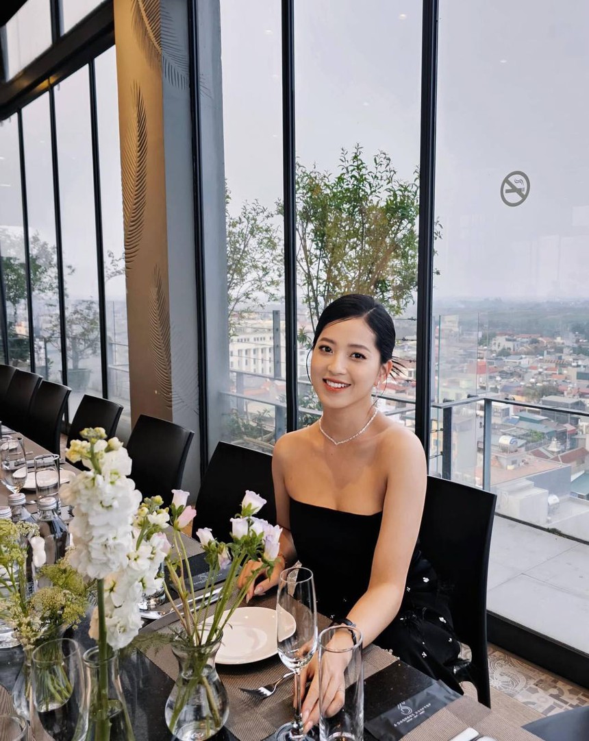 Công việc trục trặc nên xin làm nhân viên spa, cô gái lọt mắt xanh con trai bà chủ, một bước thành dâu chủ tịch - Ảnh 2. Công việc trục trặc nên xin làm nhân viên spa, cô gái lọt mắt xanh con trai bà chủ, một bước thành dâu chủ tịch - Ảnh 2.