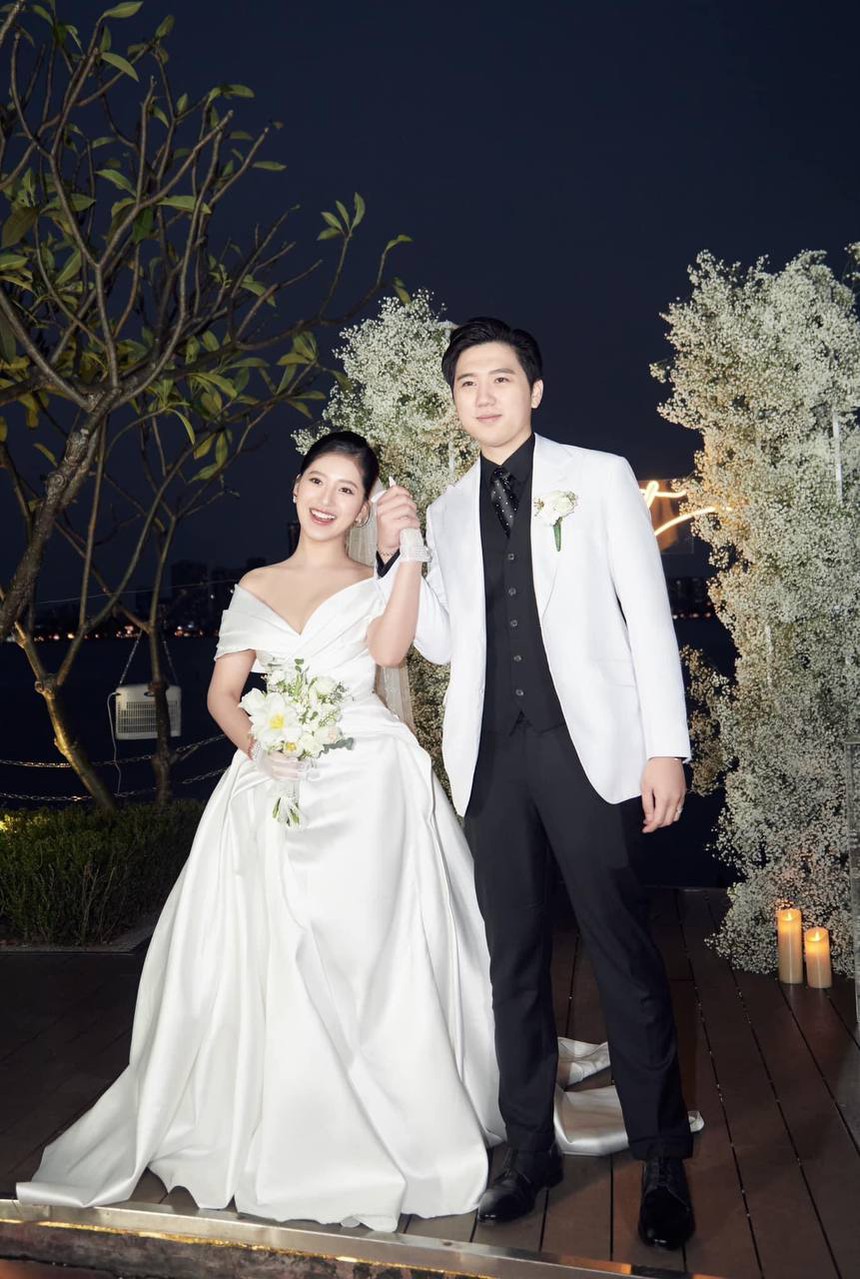 Công việc trục trặc nên xin làm nhân viên spa, cô gái lọt mắt xanh con trai bà chủ, một bước thành dâu chủ tịch - Ảnh 4. Công việc trục trặc nên xin làm nhân viên spa, cô gái lọt mắt xanh con trai bà chủ, một bước thành dâu chủ tịch - Ảnh 4.