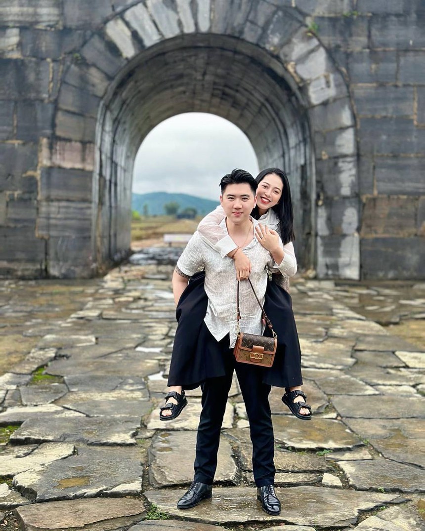 Công việc trục trặc nên xin làm nhân viên spa, cô gái lọt mắt xanh con trai bà chủ, một bước thành dâu chủ tịch - Ảnh 5. Công việc trục trặc nên xin làm nhân viên spa, cô gái lọt mắt xanh con trai bà chủ, một bước thành dâu chủ tịch - Ảnh 5.