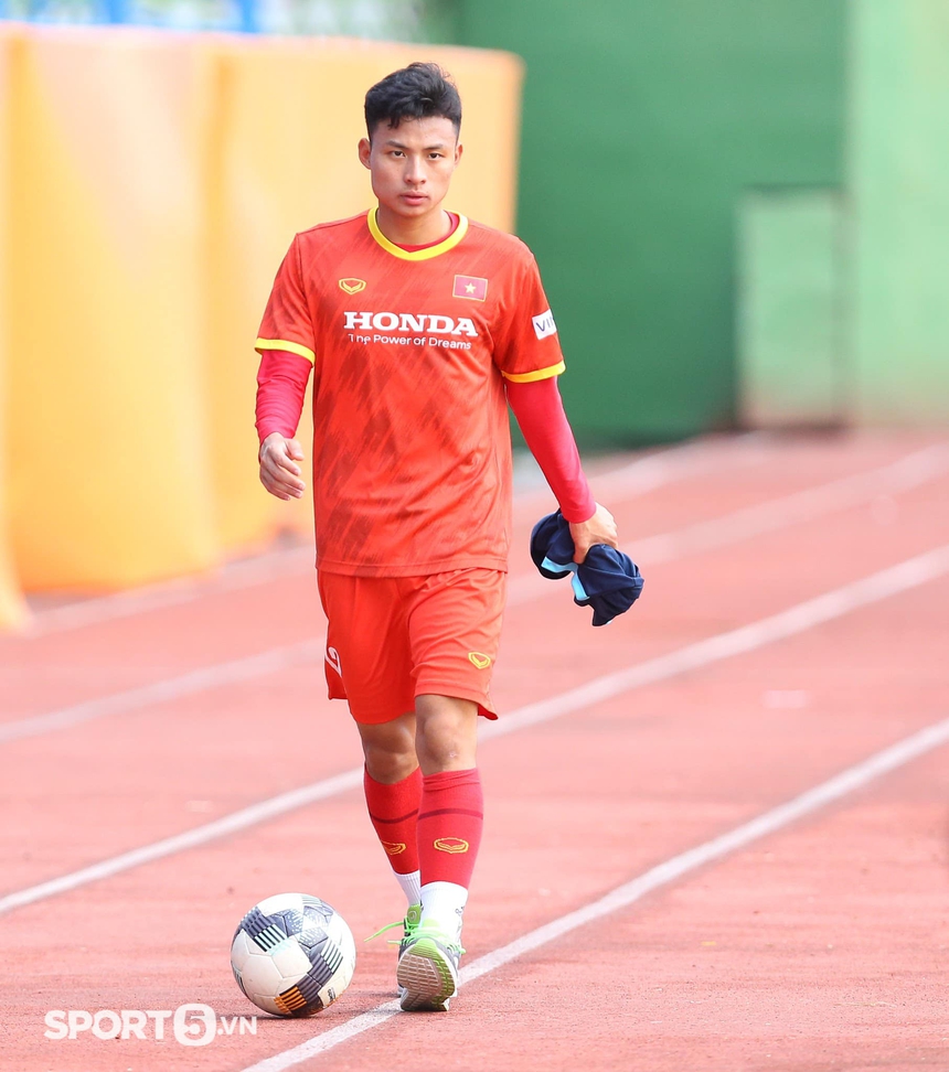 Điểm danh dàn hậu vệ nam thần - 'lá chắn thép' của U22 Việt Nam dự SEA Game 32 - Ảnh 13. Điểm danh dàn hậu vệ nam thần - 'lá chắn thép' của U22 Việt Nam dự SEA Game 32 - Ảnh 13.