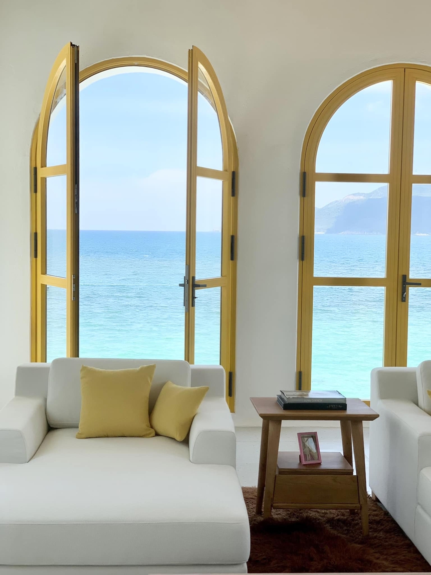 Ngắm cơ ngơi của Phan Như Thảo: Biệt thự ven biển lãng mạn như một giấc mơ, thiết kế đậm chất Địa Trung Hải càng ngắm càng mê đắm - Ảnh 5. Ngắm cơ ngơi của Phan Như Thảo: Biệt thự ven biển lãng mạn như một giấc mơ, thiết kế đậm chất Địa Trung Hải càng ngắm càng mê đắm - Ảnh 5.