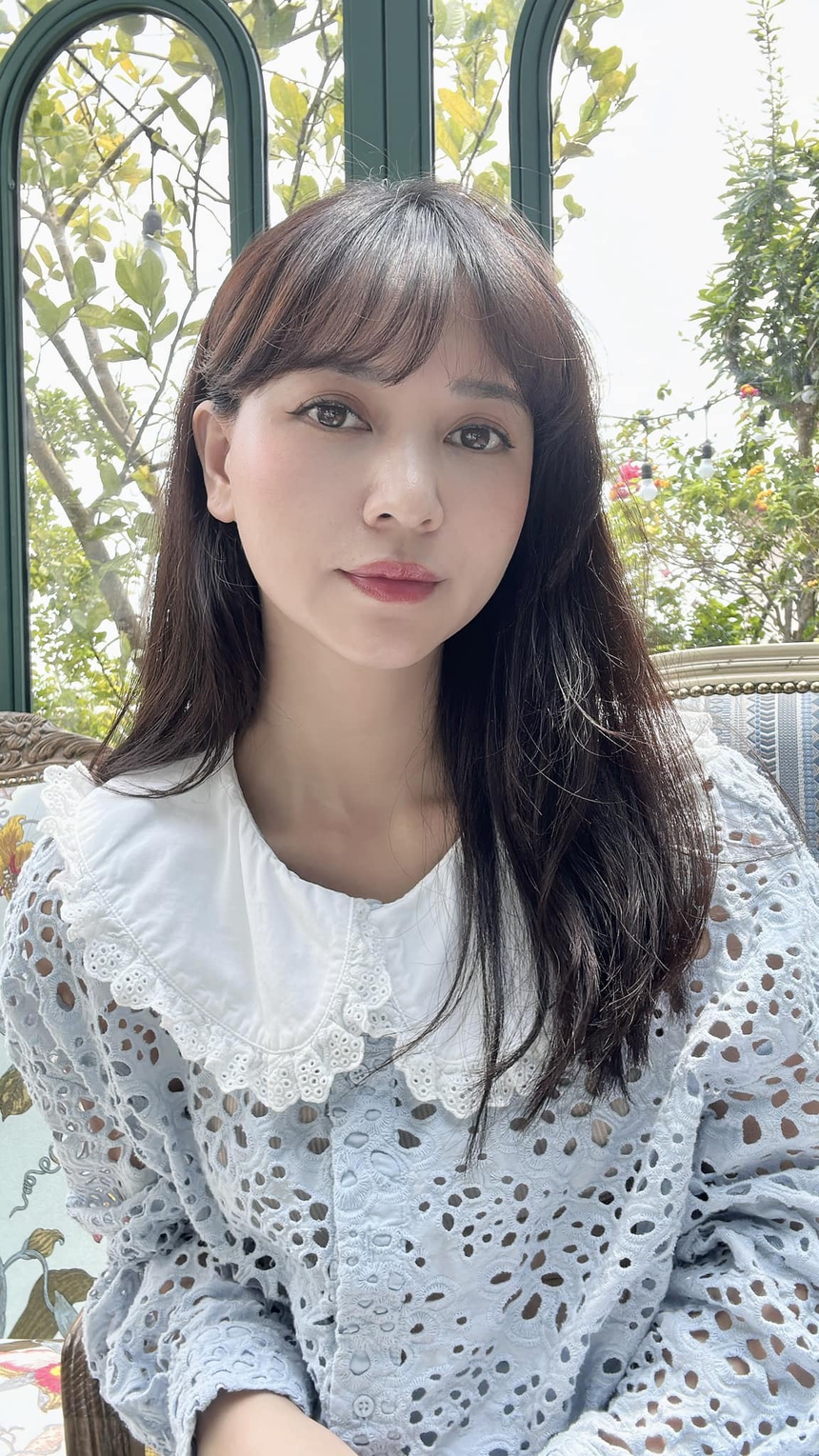 “Đột nhập” căn penthouse của nữ CEO dùng kem dưỡng da 42 triệu: Căn hộ 4 tầng rưỡi, 5 ban công ngập cấy cối, có nguyên thư viện to đùng trong nhà - Ảnh 1. “Đột nhập” căn penthouse của nữ CEO dùng kem dưỡng da 42 triệu: Căn hộ 4 tầng rưỡi, 5 ban công ngập cấy cối, có nguyên thư viện to đùng trong nhà - Ảnh 1.