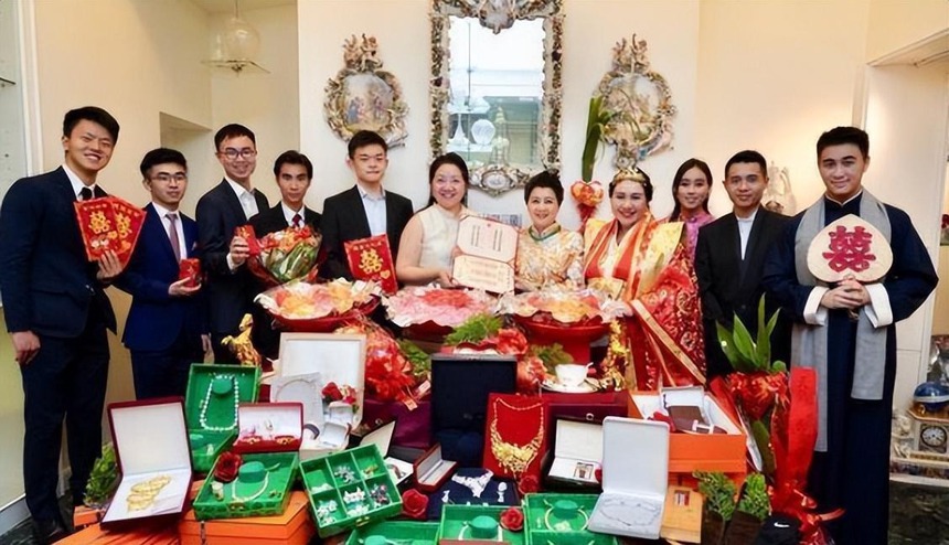 Chi 152 tỷ đồng, siêu đám cưới của Hà Siêu Liên vẫn bị chê xoàng xĩnh so với các ái nữ khác nhà trùm sòng bạc Macau - Ảnh 7. Chi 152 tỷ đồng, siêu đám cưới của Hà Siêu Liên vẫn bị chê xoàng xĩnh so với các ái nữ khác nhà trùm sòng bạc Macau - Ảnh 7.