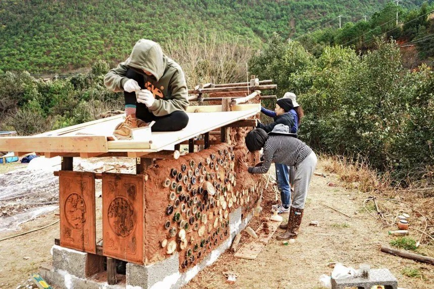 Chán thành phố, cô gái lên núi tự tay khai phá 12.000m2 đất hoang thành thiên đường của riêng mình: Cuộc sống  trồng rau, nuôi gà vẫn thú vị hơn là ngồi “gõ phím di chuột” - Ảnh 9.